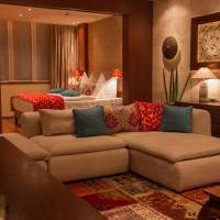 Large Suite with Hot Tub and Balcony Lake Side View