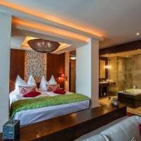 Suite with Hot Tub and with Balcony Lake Side View