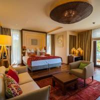 Corner Suite with Lake Side view