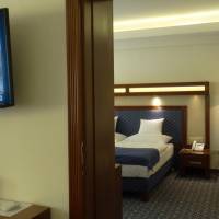 Family Room (2 Adults + 2 Children)