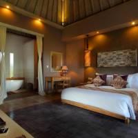 One-Bedroom Bungalow with Private Garden