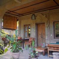 Deluxe King Room with Garden View