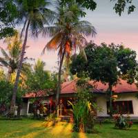 Villa with Garden View