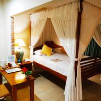Honeymoon Suite