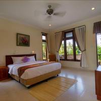 Villa with Garden View