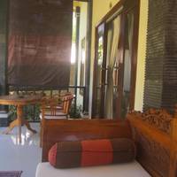 Bungalow with Garden View