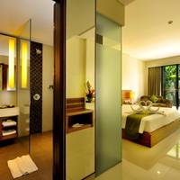 Junior Suite with Pool View