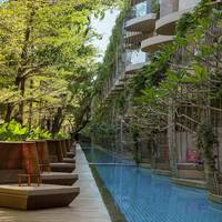Impressive Lagoon Pool Suite King Bed - Complimentary Spa Voucher