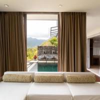 Varda Pool Suite