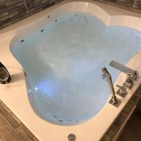 Deluxe Suite with Spa Bath