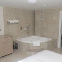 Deluxe Suite with Spa Bath
