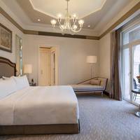 King One-Bedroom Suite