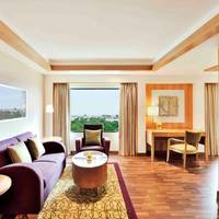 Studio Guest Room with Kitchenette and Club Lounge Access