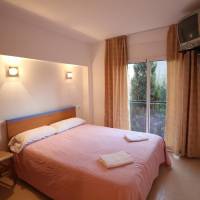 One-Bedroom Apartment (5 Adults)