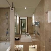 Leisure King Room (20% Discount on F&B,Spa Services and Laundry)