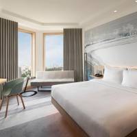 Superior King Room with City View