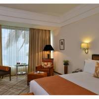 Deluxe Suite with Partial Sea View