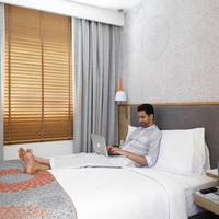 Deluxe Queen Room with Free Breakfast & WiFi