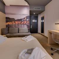 Junior Queen Suite