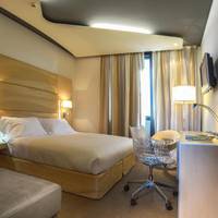 Standard Queen Room with Single Bed