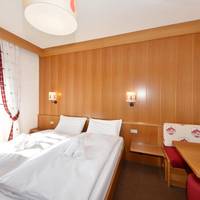 Double or Twin Room with Mountain View