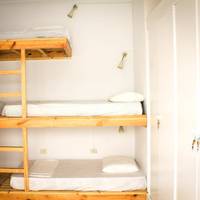 Bed in 6-Bed Dormitory Room with Shared Terrace