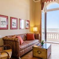 One-Bedroom Suite with Front Sea View