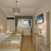Triple Room with Sea View