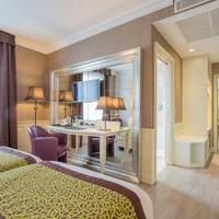 Deluxe Family Room