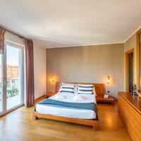 Deluxe Suite with Spa Bath