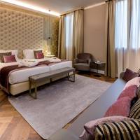 Deluxe with Sofabed and Canal view