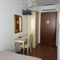 Deluxe Single Room with Private Bathroom