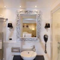 Classic Queen Room with Queen Bed - Non-Smoking