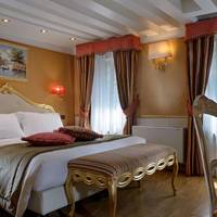 Superior Queen Room with Queen Bed and View - Non-Smoking