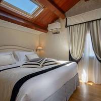 Premium Queen Room with Queen Bed - Non-Smoking