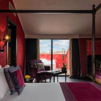 Red Suite with Jacuzzi