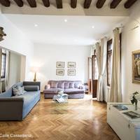 Three-Bedroom Apartment with Canal View - Calle Casselleria