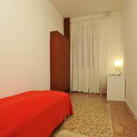 Single Room with Shared Bathroom