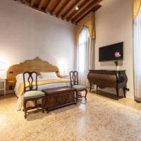 Junior Suite with Canal View