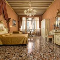 King Suite with Balcony with Canal View