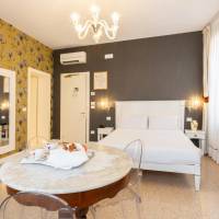 Junior Suite with Canal View