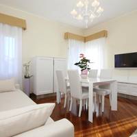 Splendid Two Bedroom Apartment with City View