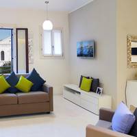 Deluxe Three-Bedroom Apartment