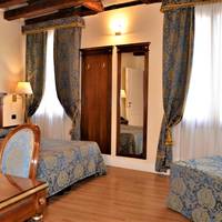 Queen Room with Canal View
