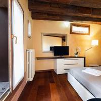 Two-Bedroom Apartment with 2 Bathrooms 