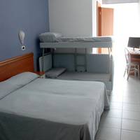 Family Room (2 Adults + 2 Children)