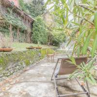 Apartment with Garden View