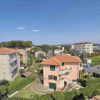 Apartment with Garden View