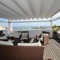 One-Bedroom Apartment  with access to terrace - upper floor