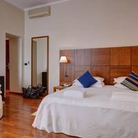 Triple Room with 1 Queen and 1 Single Bed